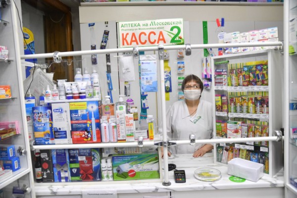 Губернатор нашел в аптеках цефтриаксон и противовирусные препараты