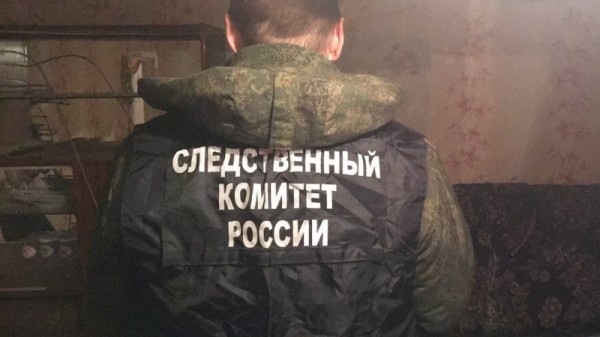 В частном доме нашли изрезанный труп женщины: неизвестный вонзил ей нож в грудь и в спину
