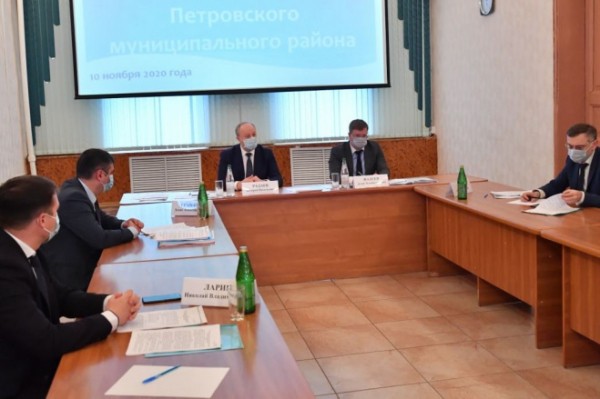 Губернатор провел совещание по работе системы здравоохранения Петровского района