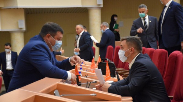 Саратовскую областную думу покинули еще два депутата

