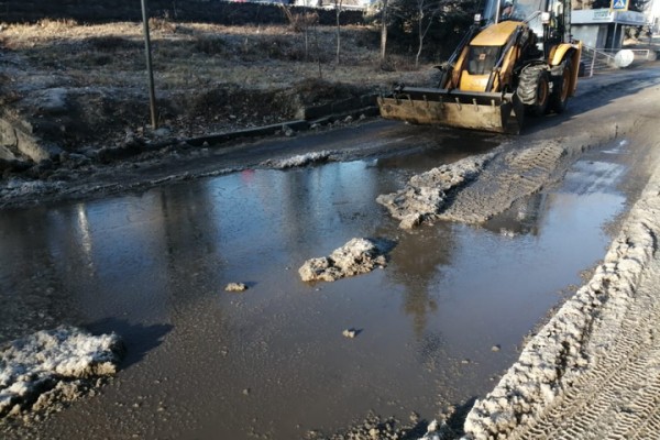 Коммунальщики определили подрядчиков, которые будут убирать наледь с дорог 