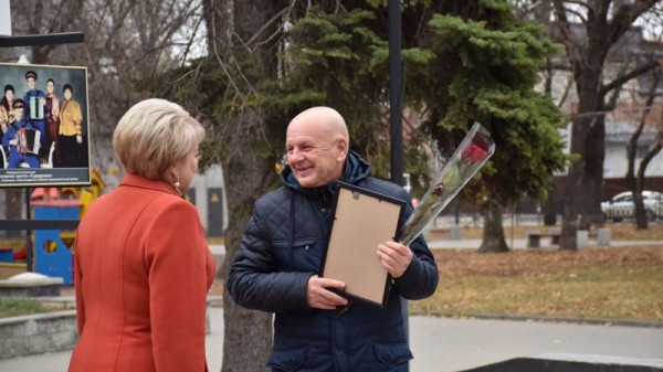 Саратовская Доска почета работников культуры обновилась и &laquo;переехала&raquo; от одного театра к другому
