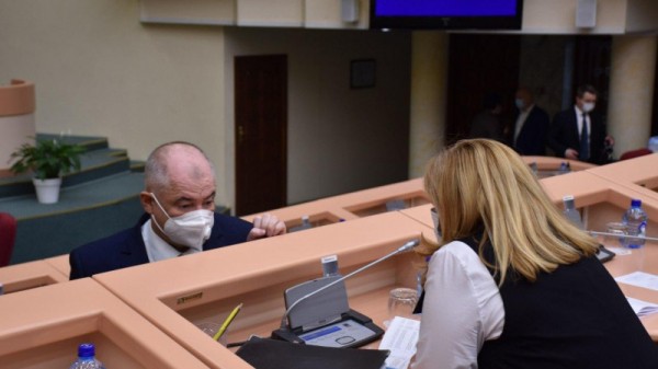 Саратовскую областную думу покинули еще два депутата
