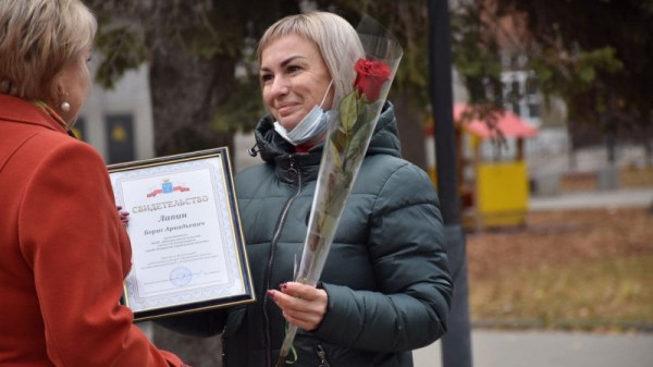 Саратовская Доска почета работников культуры обновилась и &laquo;переехала&raquo; от одного театра к другому
