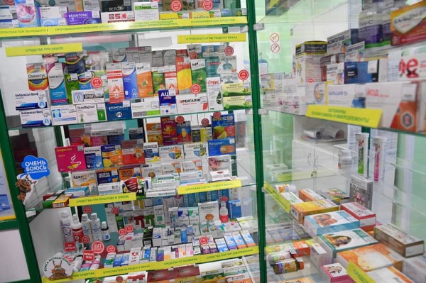 Саратовский губернатор потребовал чаще завозить в аптеки антибиотики и противовирусные