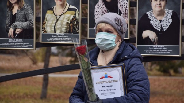 Саратовская Доска почета работников культуры обновилась и &laquo;переехала&raquo; от одного театра к другому
