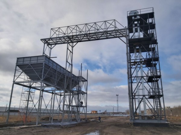 В Петровском районе идет строительство нового железнодорожного элеватора В Петровском районе идет строительство нового железнодорожного элеватора