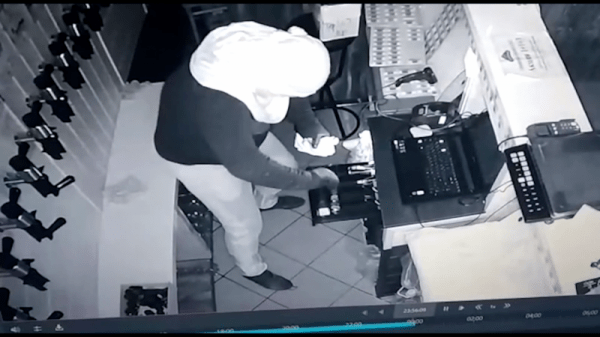 В Пензе три саратовских уголовника попались на кражах из алкомаркетов. Одно из преступлений сняла камера видеонаблюдения
