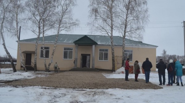 В Саратовском селе на сэкономленные деньги отремонтировали Дом культуры: средств не хватило, подрядчик пообещал добавить «из своих»
В Саратовском селе на сэкономленные деньги отремонтировали Дом культуры: средств не хватило, подрядчик пообещал добавить «из своих»