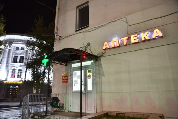 Губернатор нашел в аптеках цефтриаксон и противовирусные препараты