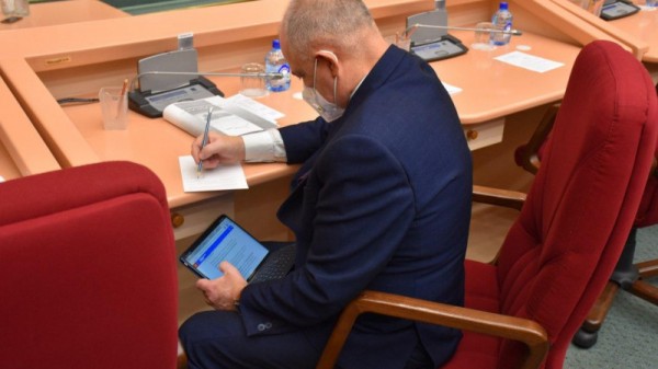 Саратовскую областную думу покинули еще два депутата
