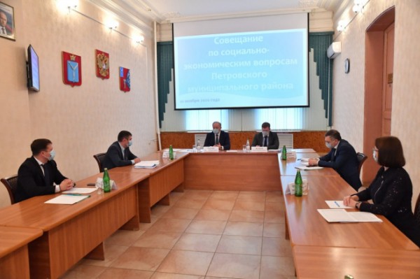 Губернатор Валерий Радаев провел совещание по финансово-экономическому положению Петровского района