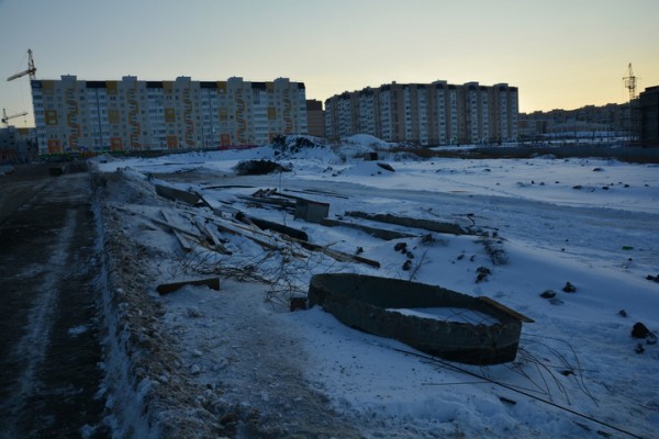 За два дня до сдачи во дворце водных видов спорта кипит работа: показываем, как выглядит долгострой