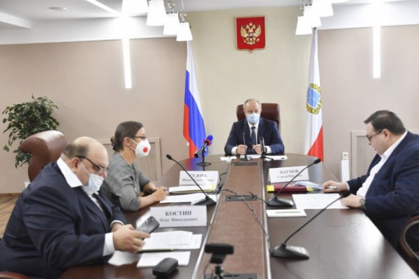 Валерий Радаев поставил задачи по подготовке к вакцинации от коронавируса