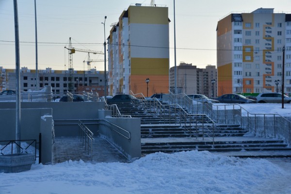 За два дня до сдачи во дворце водных видов спорта кипит работа: показываем, как выглядит долгострой