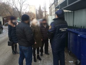 
Подозреваемая в убийстве матери и ребенка сняла с карты 70 тысяч рублей
