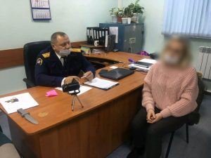 
Подозреваемая в убийстве матери и ребенка сняла с карты 70 тысяч рублей
