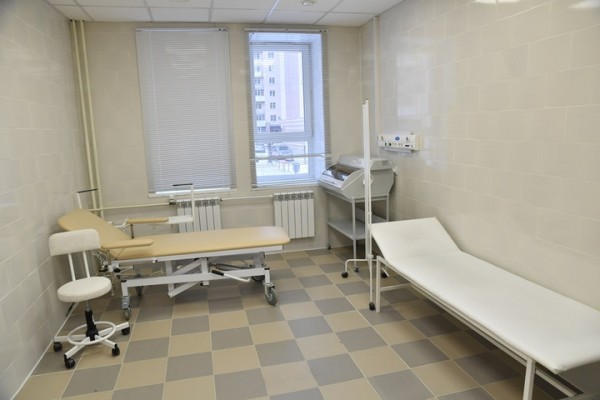 В Саратове заработала новая поликлиника, построенная за 9 месяцев по нацпроекту. Но пока пациентам оказывают только неотложную помощь