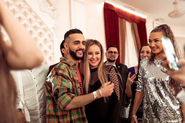 &laquo;Мисс Россиянка&raquo; из Саратова рассталась с сыном Королевой и получила премию 