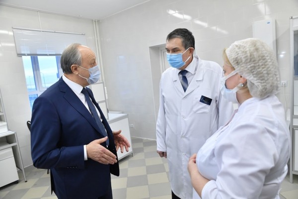 В Саратове заработала новая поликлиника, построенная за 9 месяцев по нацпроекту. Но пока пациентам оказывают только неотложную помощь