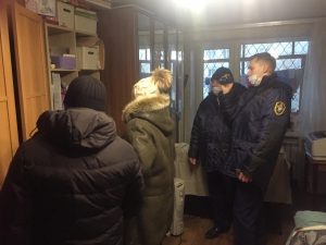 
Подозреваемая в убийстве матери и ребенка сняла с карты 70 тысяч рублей
