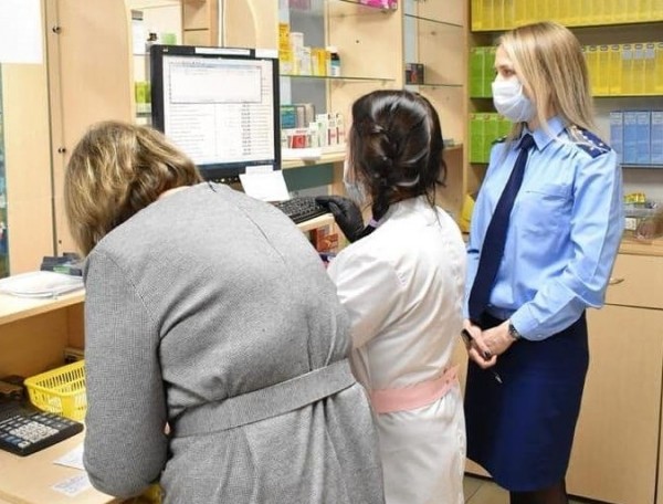 В Саратовской области проверяют факты завышения цен на лекарства 