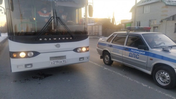 Жительницу Балакова сбила легковушка и автобус
