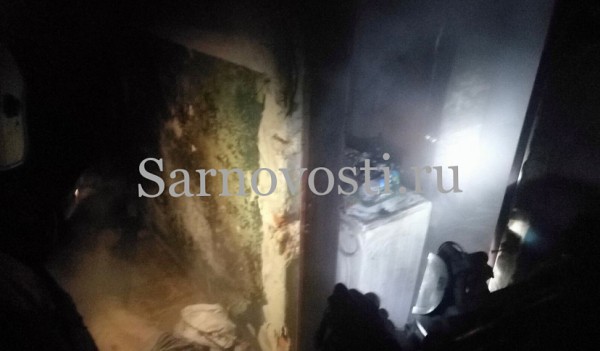 В сгоревшей квартире под Саратовом нашли тело неизвестного 