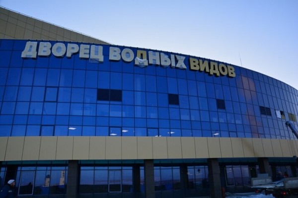 За два дня до сдачи во дворце водных видов спорта кипит работа: показываем, как выглядит долгострой