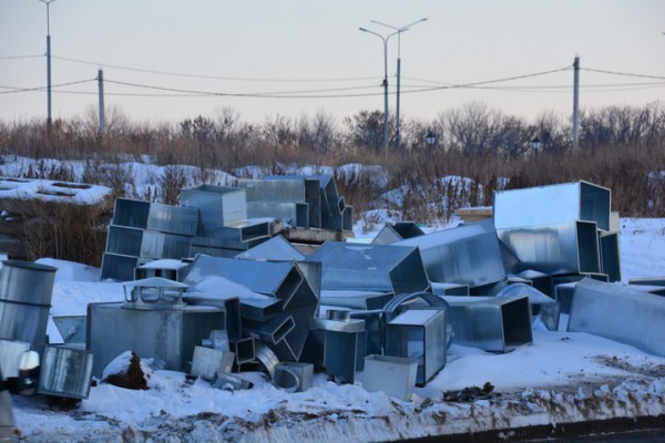 За два дня до сдачи во дворце водных видов спорта кипит работа: показываем, как выглядит долгострой