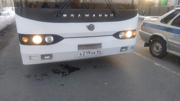 Жительницу Балакова сбила легковушка и автобус
