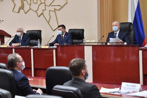 Радаев раскритиковал ответственных за зарплаты в дорожной отрасли