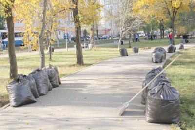 
В Энгельсе не нашлось желающих на перевозку снега и мусора					
