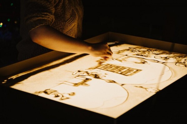 Сотрудники театра оперы и балета покажут зрителям «Щелкунчика» из песка Сотрудники театра оперы и балета покажут зрителям «Щелкунчика» из песка