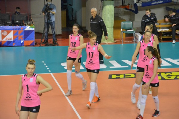 &laquo;Протон&raquo; в заключительной домашней игре сезона уверенно обыграл белорусских волейболисток