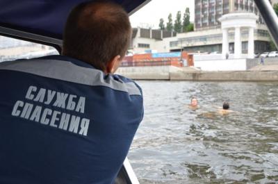 
Мужчина дважды провалился в полынью и убежал на заброшенную дачу 					