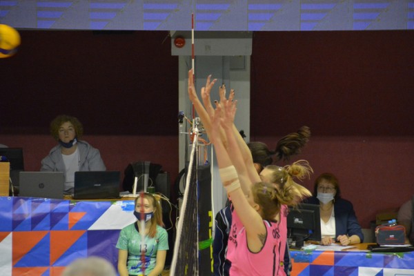 &laquo;Протон&raquo; в заключительной домашней игре сезона уверенно обыграл белорусских волейболисток