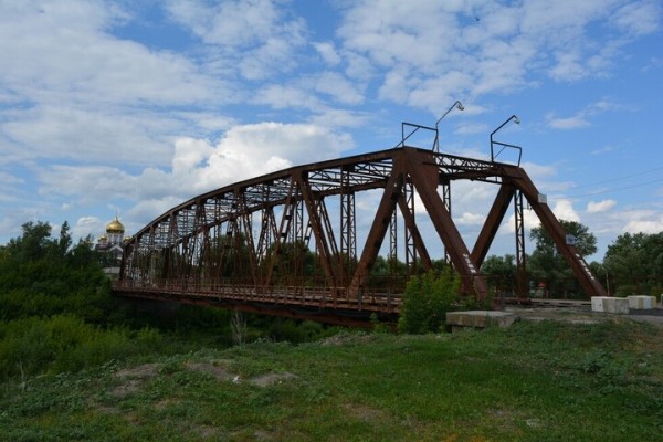 &laquo;СтОит как чугунный мост&raquo;: на восстановление памятника в Петровске и благоустройство территории вокруг него потратят 70 миллионов