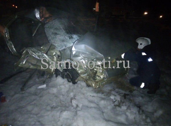 После ДТП с фурой под Саратовом 17-летнюю девушку зажало в салоне 