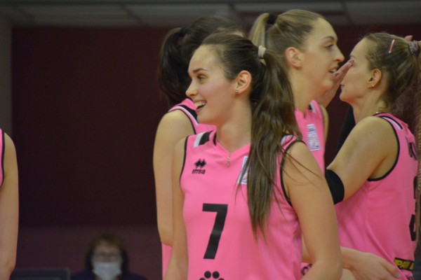 &laquo;Протон&raquo; в заключительной домашней игре сезона уверенно обыграл белорусских волейболисток