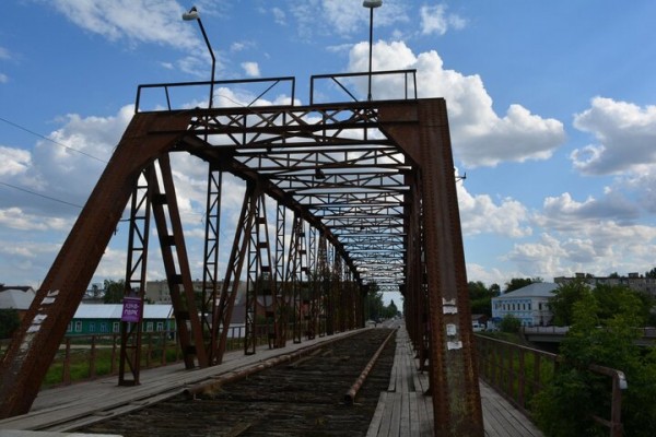 &laquo;СтОит как чугунный мост&raquo;: на восстановление памятника в Петровске и благоустройство территории вокруг него потратят 70 миллионов