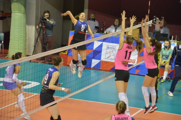 &laquo;Протон&raquo; в заключительной домашней игре сезона уверенно обыграл белорусских волейболисток
