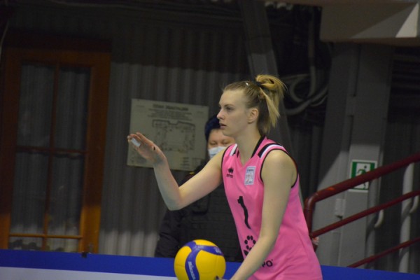 &laquo;Протон&raquo; в заключительной домашней игре сезона уверенно обыграл белорусских волейболисток