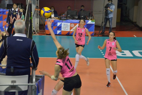 &laquo;Протон&raquo; в заключительной домашней игре сезона уверенно обыграл белорусских волейболисток