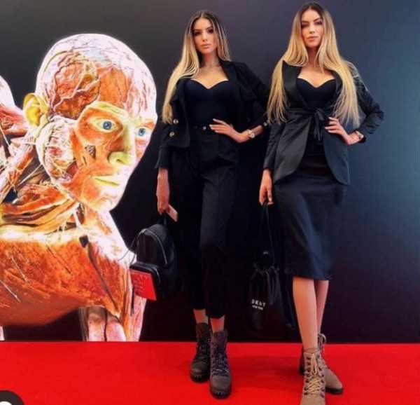 Саратовская модель устроила фотосессию на «выставке трупов» в Москве Саратовская модель устроила фотосессию на «выставке трупов» в Москве