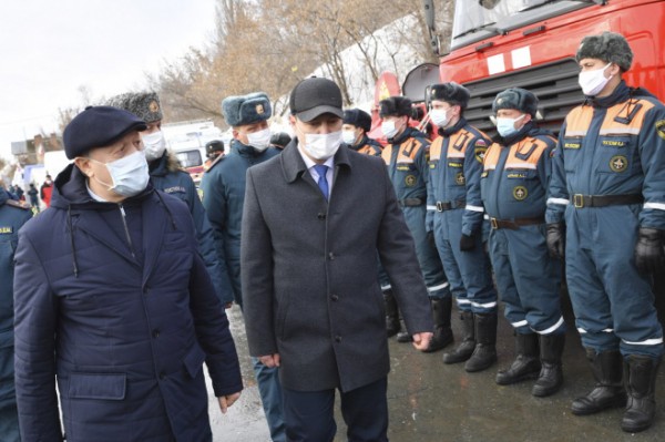 Губернатор Валерий Радаев осмотрел технику и учения служб экстренного реагирования в преддверии паводка 