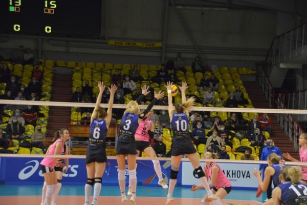 &laquo;Протон&raquo; в заключительной домашней игре сезона уверенно обыграл белорусских волейболисток