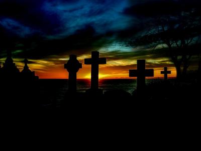 
Ольга Кожанова и Михаил Исаев получили от прокуратуры представления за нарушения в сфере похоронного бизнеса 					