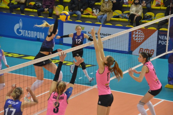 &laquo;Протон&raquo; в заключительной домашней игре сезона уверенно обыграл белорусских волейболисток