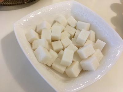 
"Известия" сообщили о приостановке продаж сахара с заводов в российские магазины					